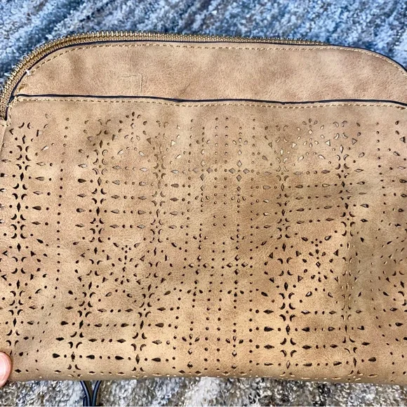 Elegant Tan Crossbody Bag - Picture 6 of 7